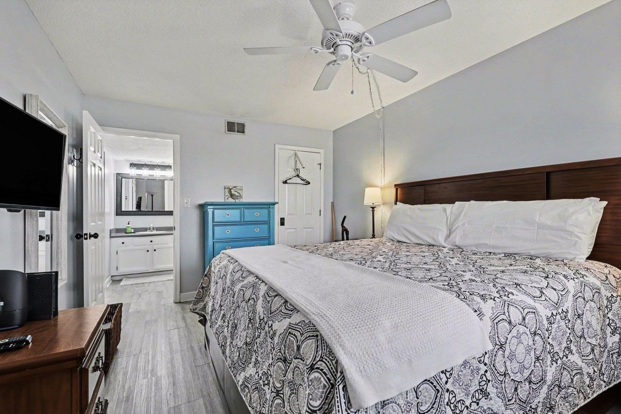 216 22nd Ave. N Photo 18