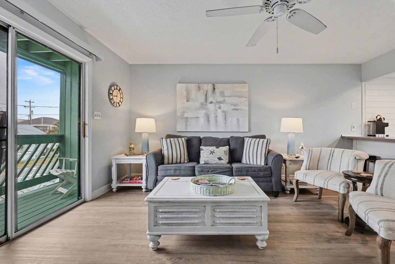 216 22nd Ave. N Photo 6