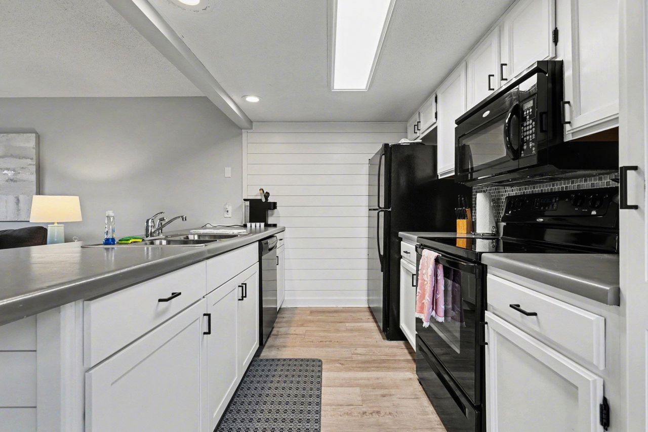 216 22nd Ave. N Photo 9