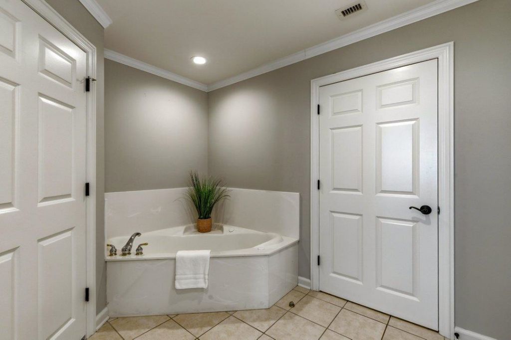 8500 Margate Circle Photo 24