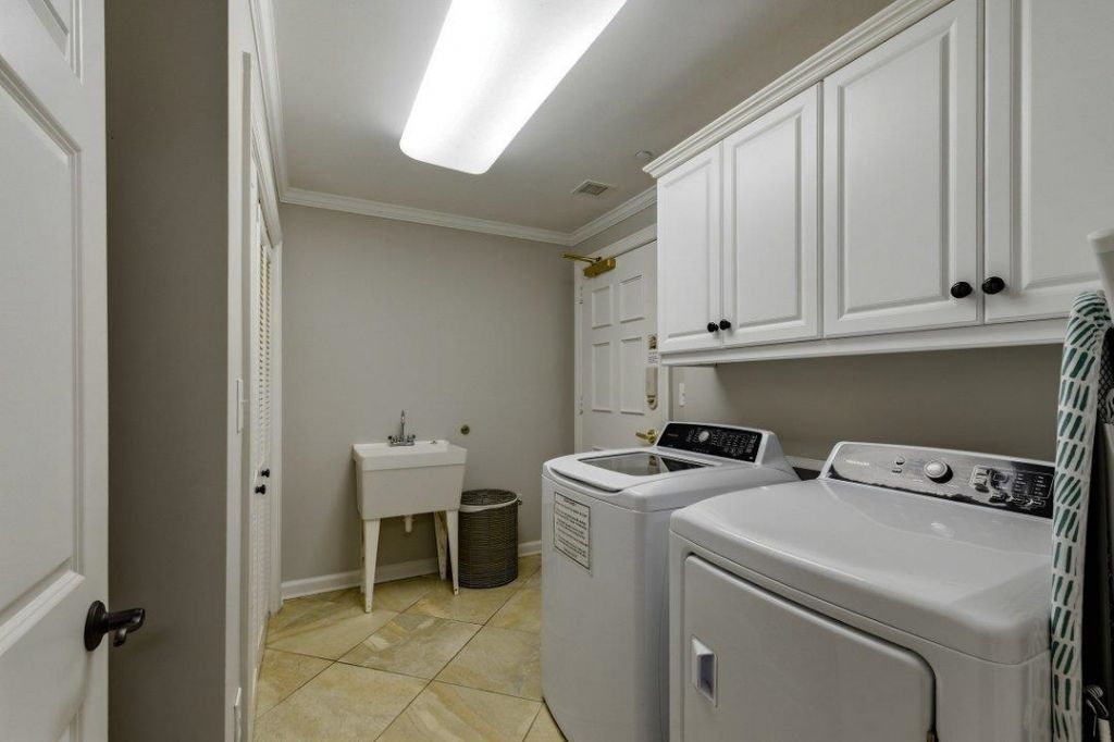 8500 Margate Circle Photo 27