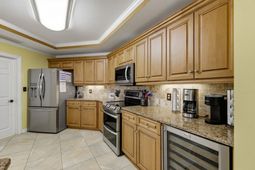 8500 Margate Circle photo 4