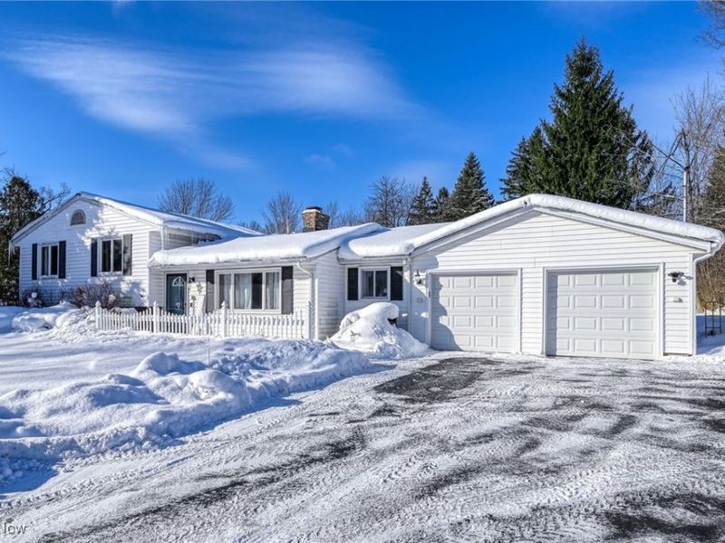 12586 Woodside Drive, Chesterland, OH 44026 Photo 2