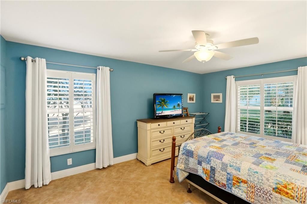 142 Old Tamiami Trl, Naples, FL 34110 Photo