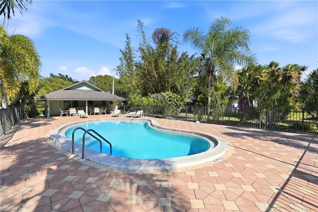 142 Old Tamiami Trl, Naples, FL 34110 Photo