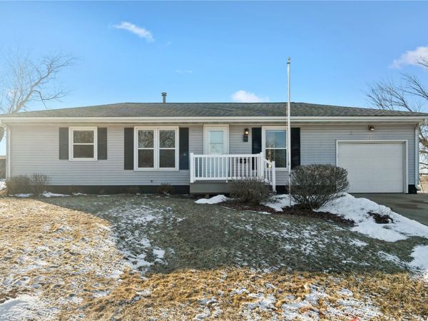 311 Sunset Drive, Stanwood, IA 52337