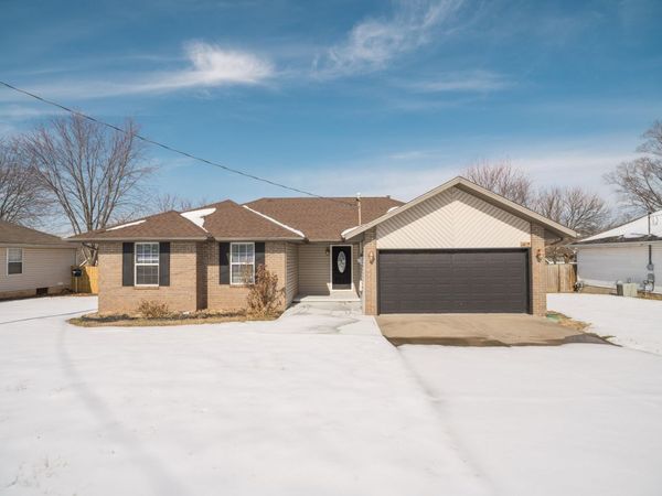 1835 W Farm Road 102, Springfield, MO 65803