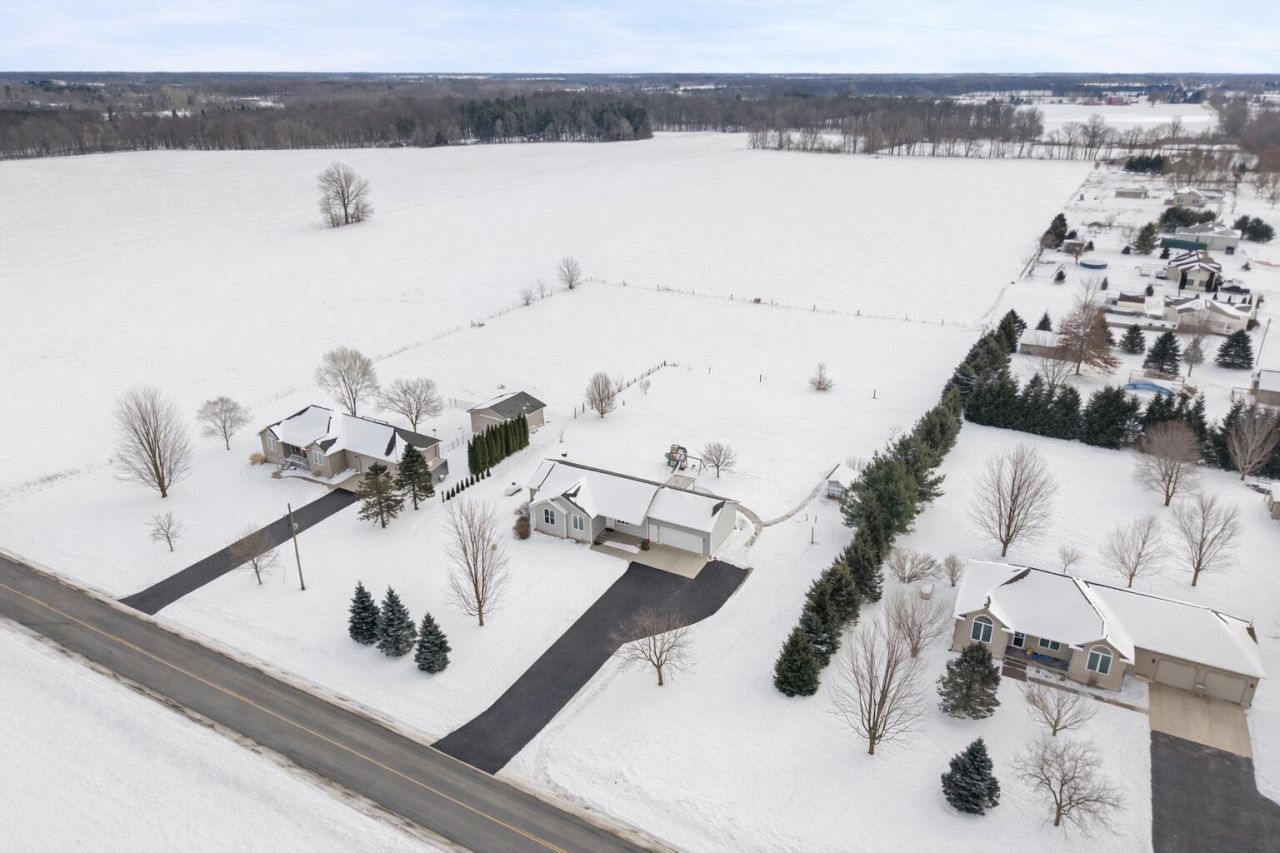 2919 W Kalamo Highway, Charlotte, MI 48813 Main Photo