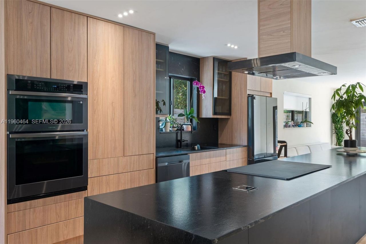 6246 SW 10th St, West Miami, FL 33144 Photo