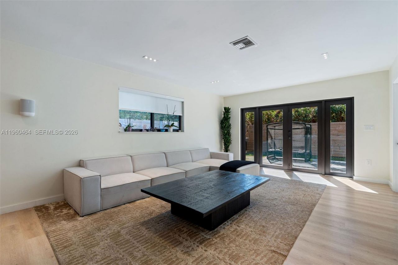 6246 SW 10th St, West Miami, FL 33144 Photo