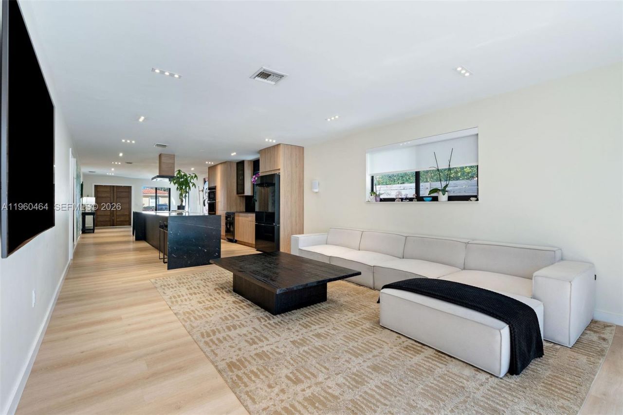 6246 SW 10th St, West Miami, FL 33144 Photo