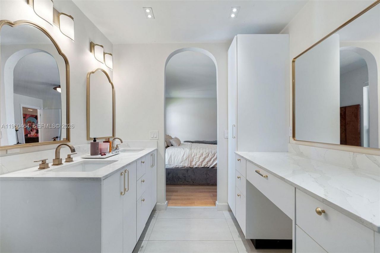 6246 SW 10th St, West Miami, FL 33144 Photo