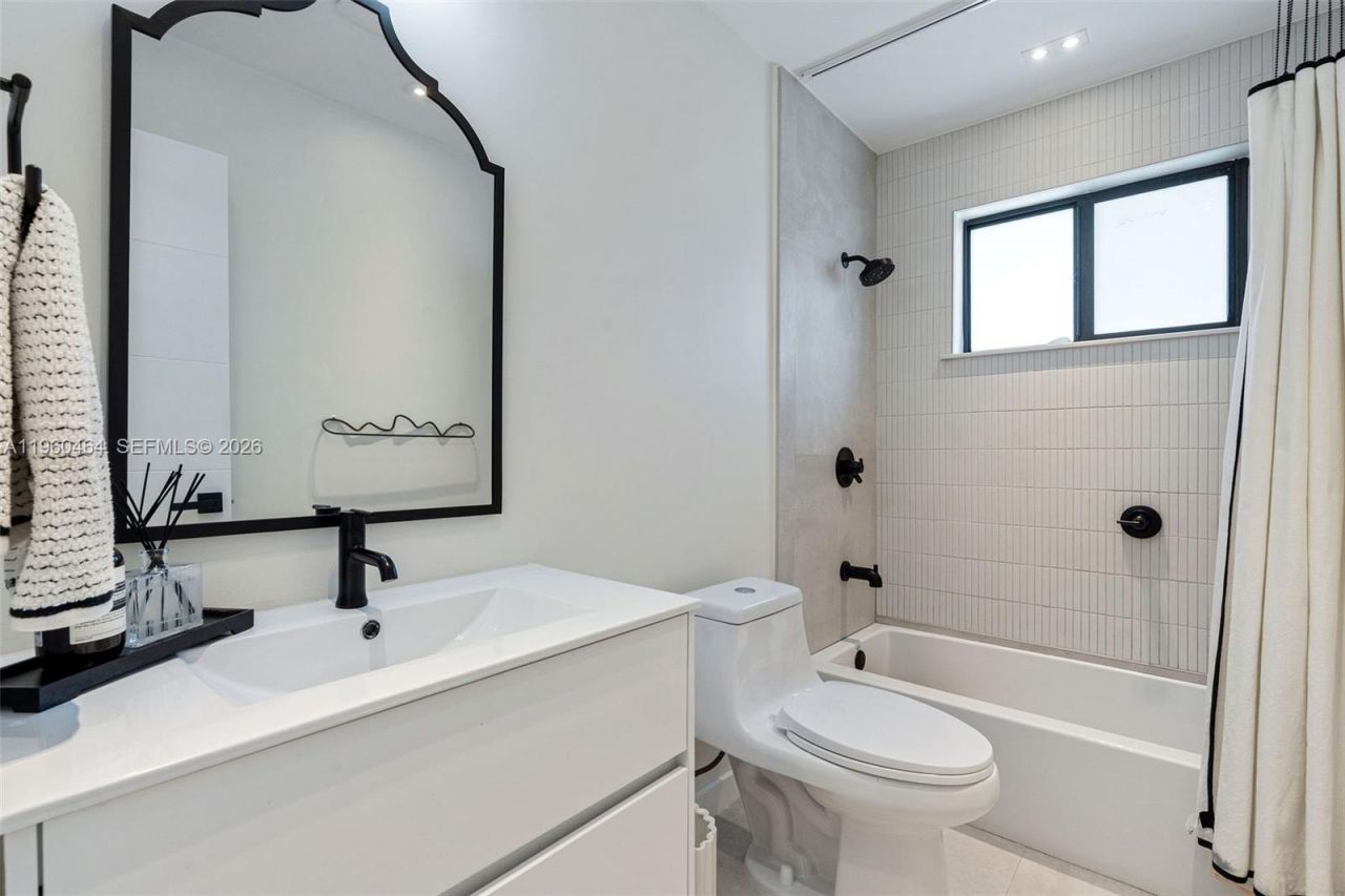 6246 SW 10th St, West Miami, FL 33144 Photo