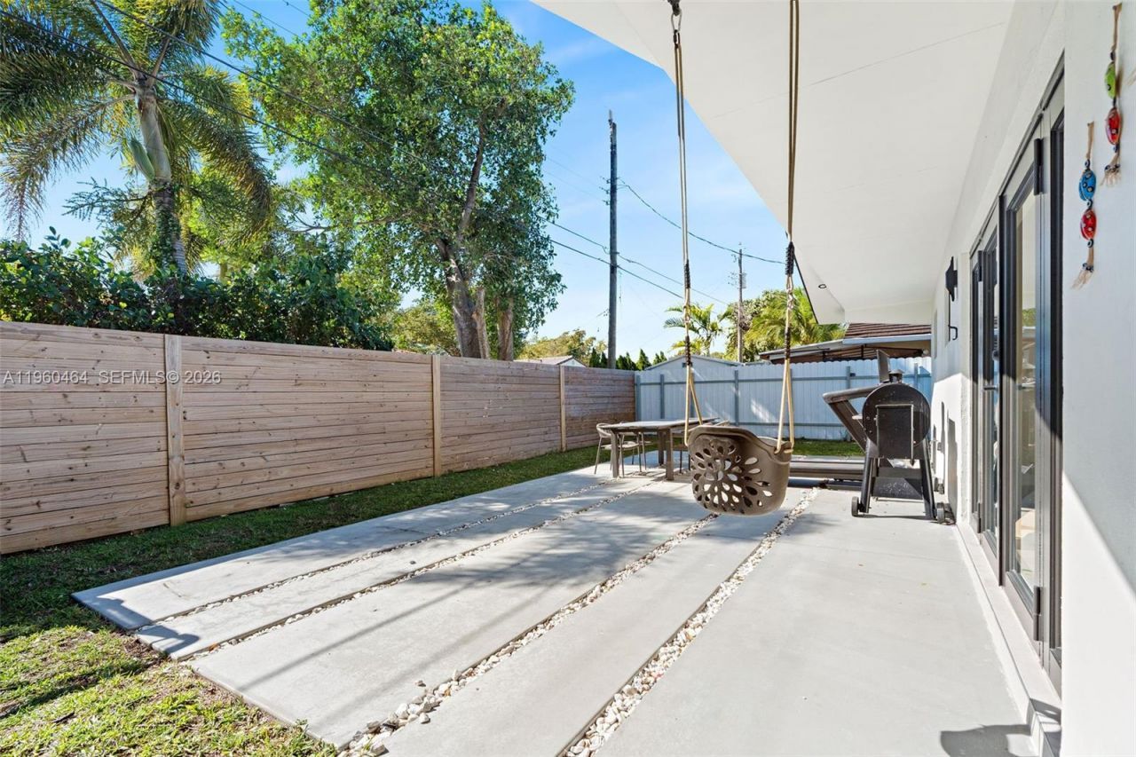 6246 SW 10th St, West Miami, FL 33144 Photo