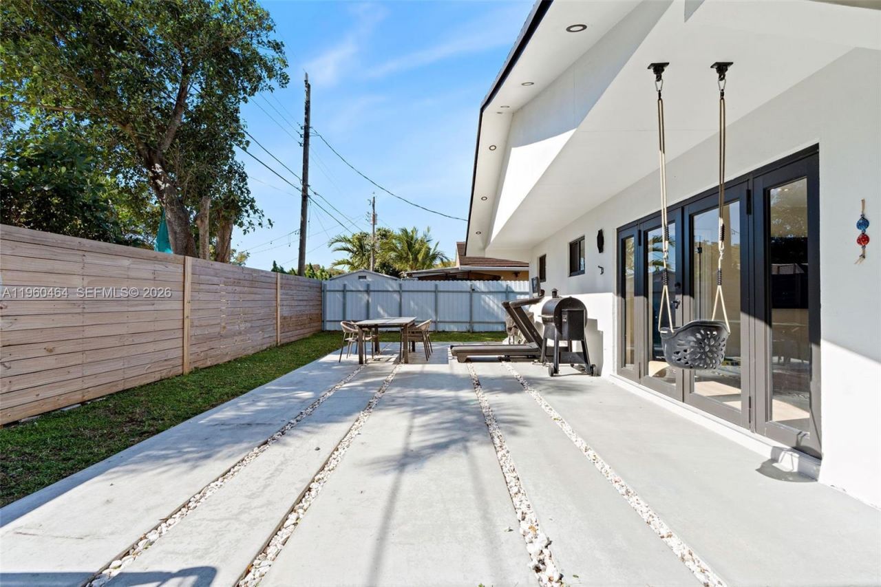 6246 SW 10th St, West Miami, FL 33144 Photo