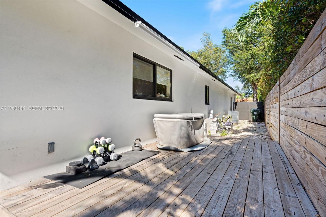 6246 SW 10th St, West Miami, FL 33144 Photo