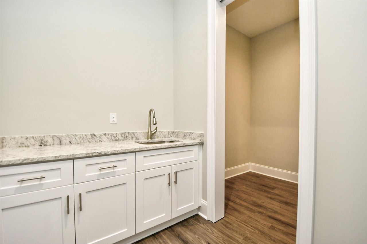 289 Waterfall Circle Photo 26