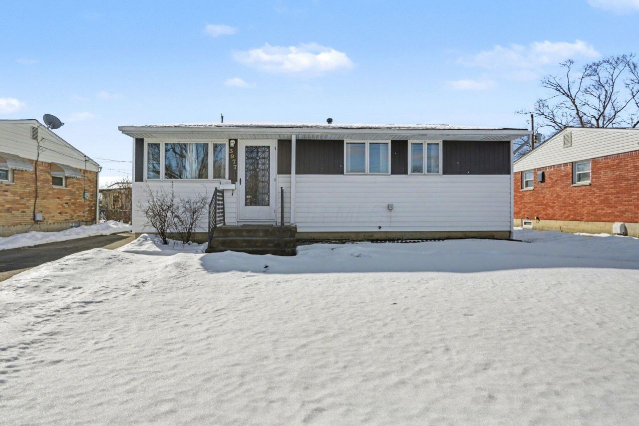 3977 Sexton Drive, Columbus, OH 43228 Main Photo