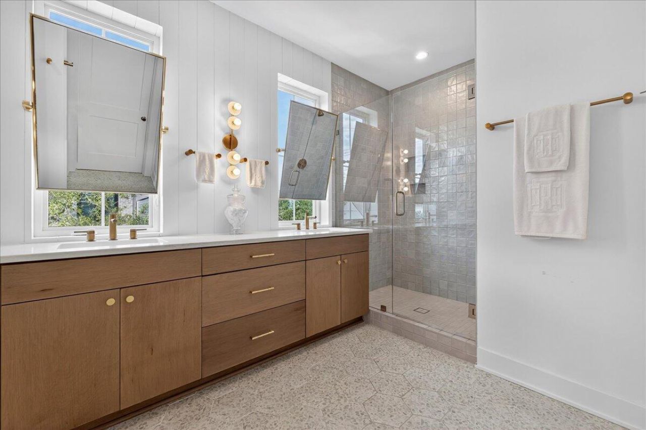 112 America Street Photo 13