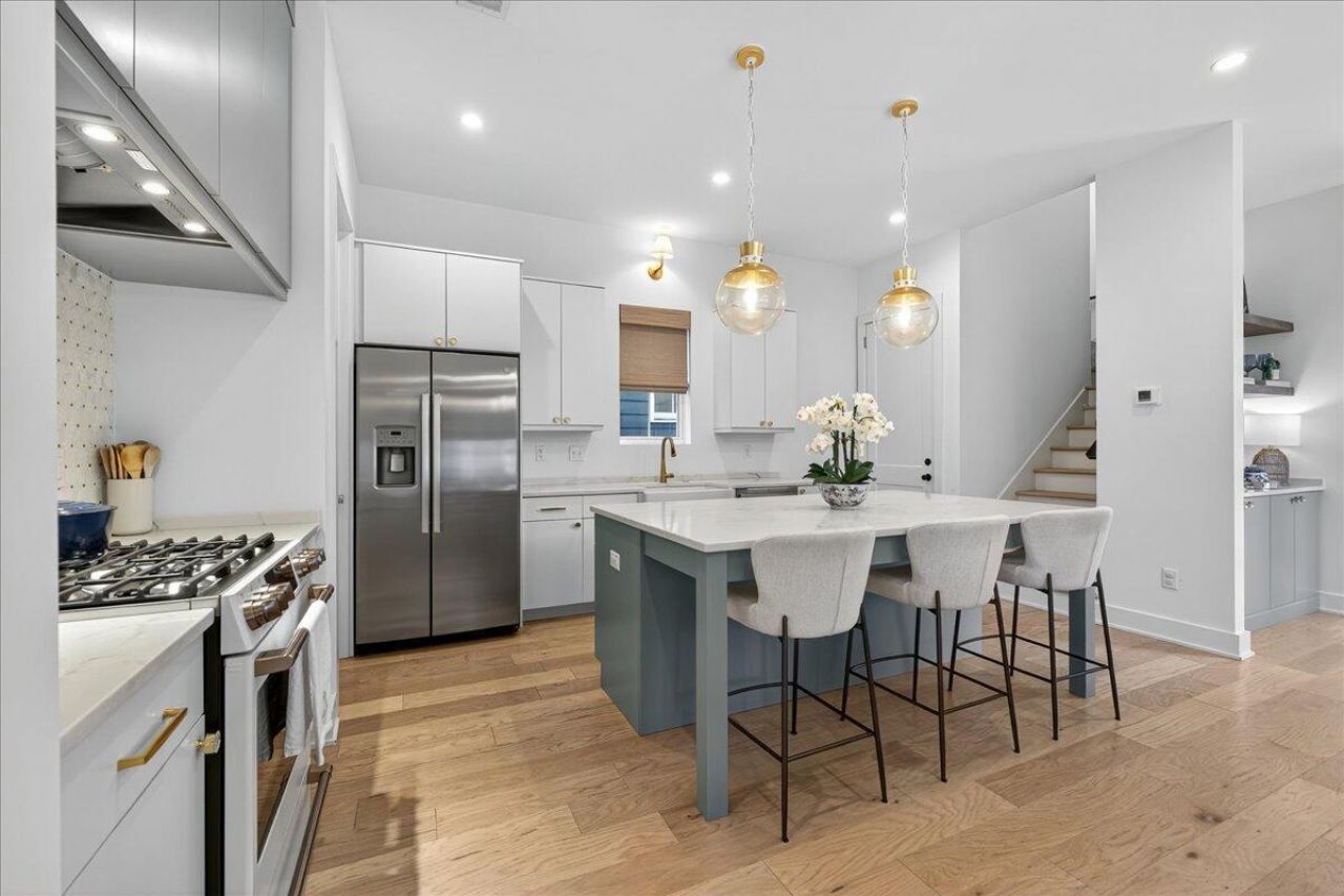 112 America Street Photo 3