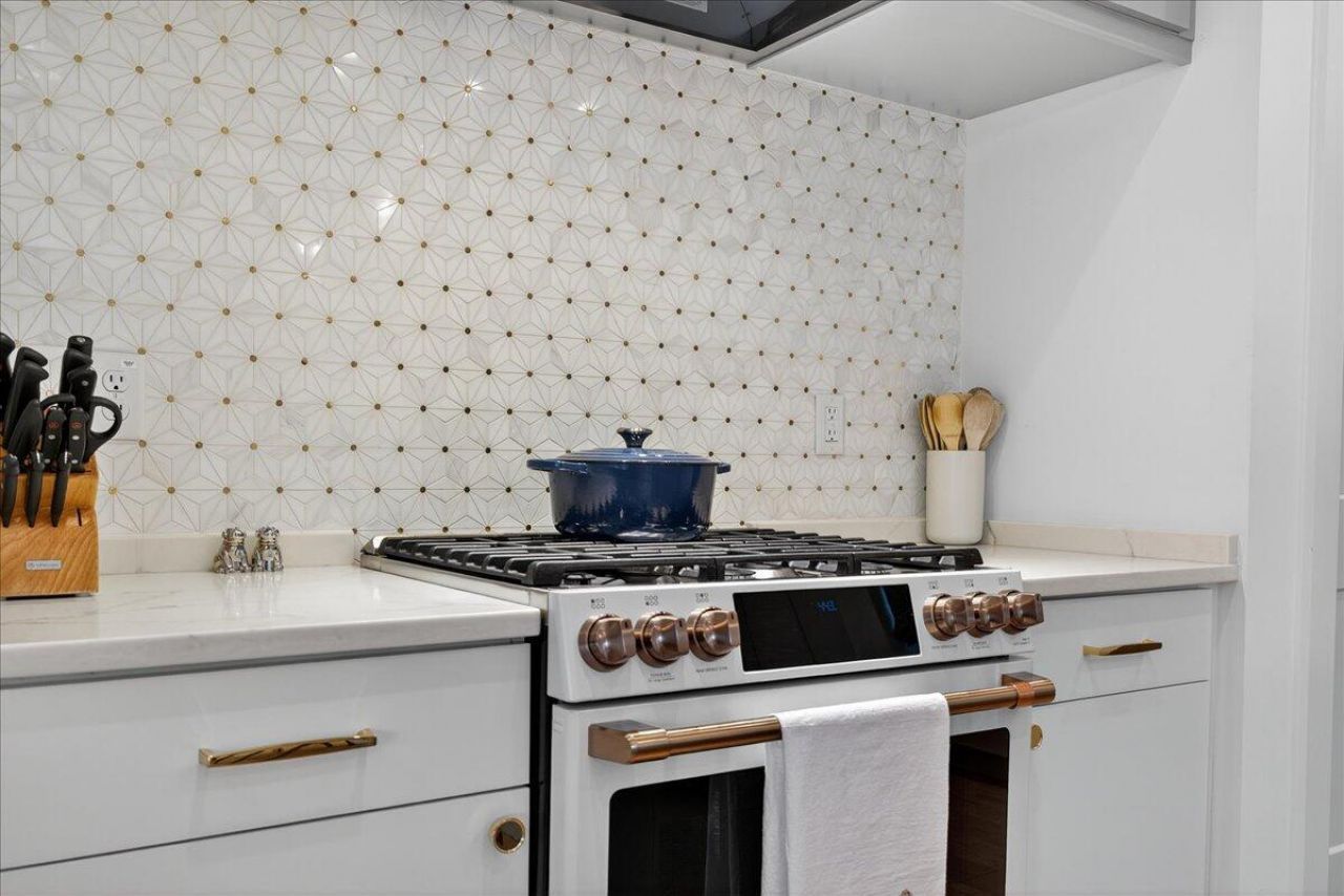 112 America Street Photo 4