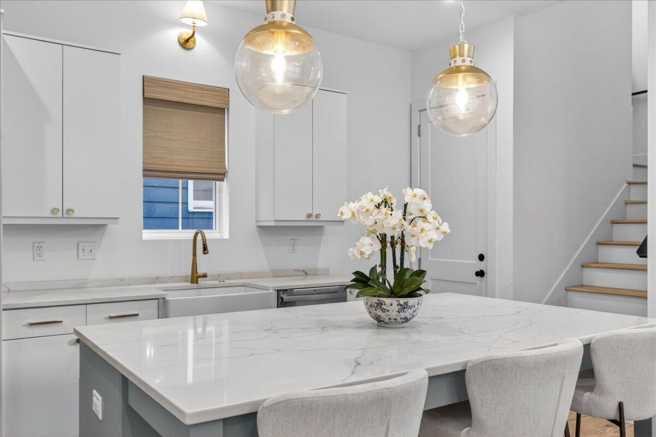 112 America Street Photo 5