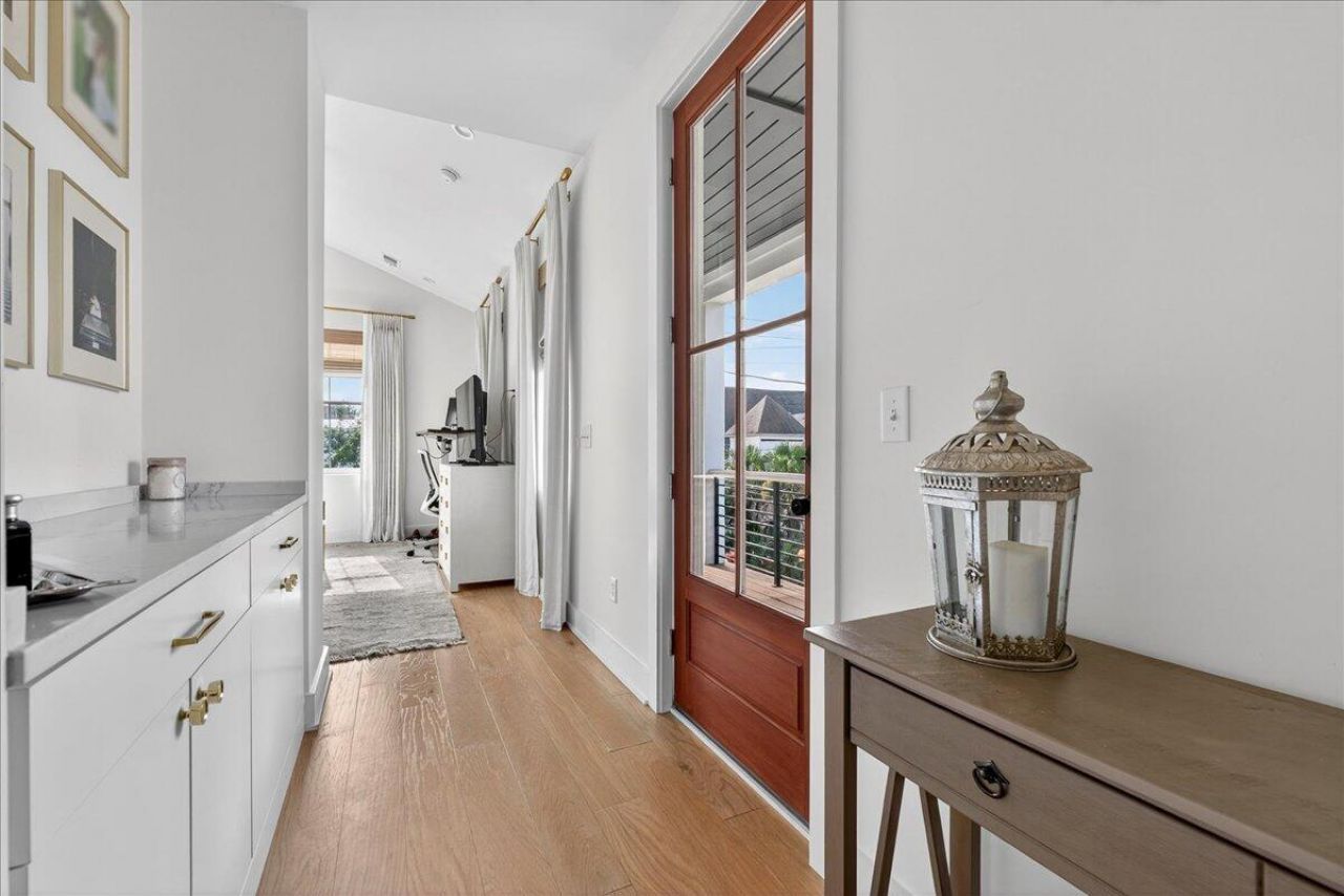 112 America Street Photo 9