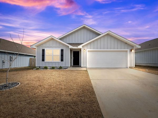 211 Laurel Hill Street, Crestview, FL 32539