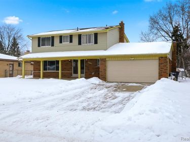 39563 Cadborough Drive, Clinton Twp, MI 48038