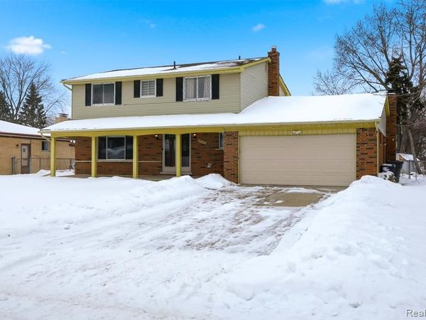 39563 Cadborough Drive, Clinton Twp, MI 48038