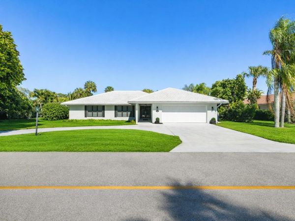 2831 SE Fairway W, Stuart, FL 34997