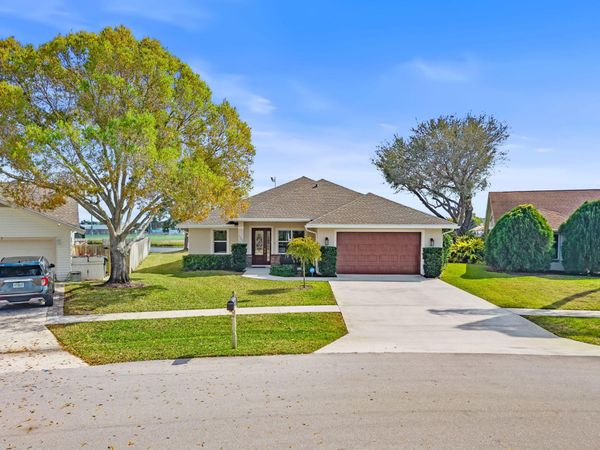 1901 Primrose Lane, Wellington, FL 33414