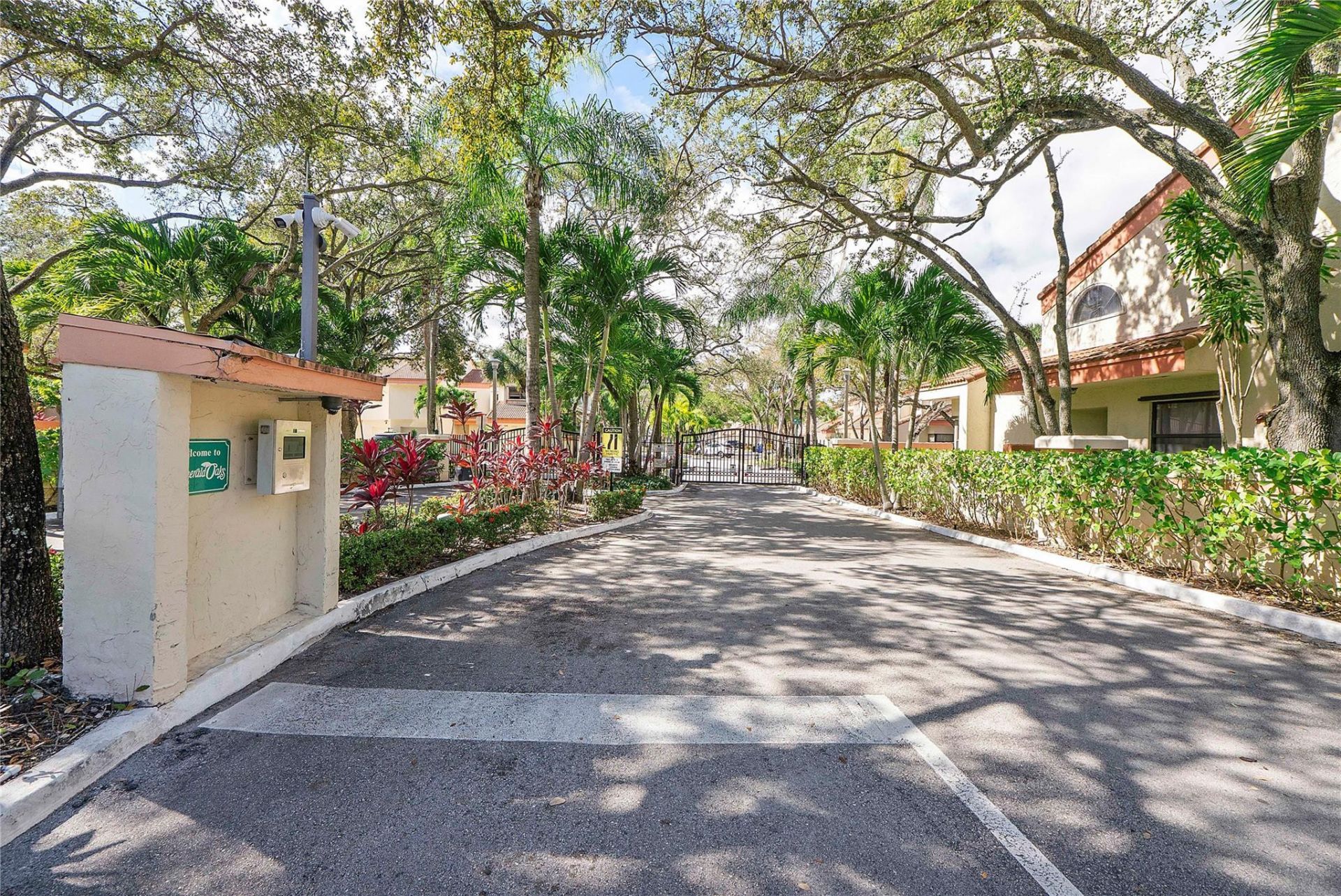 3406 Emerald Oaks Drive, Unit 804, Hollywood, FL 33021 Photo