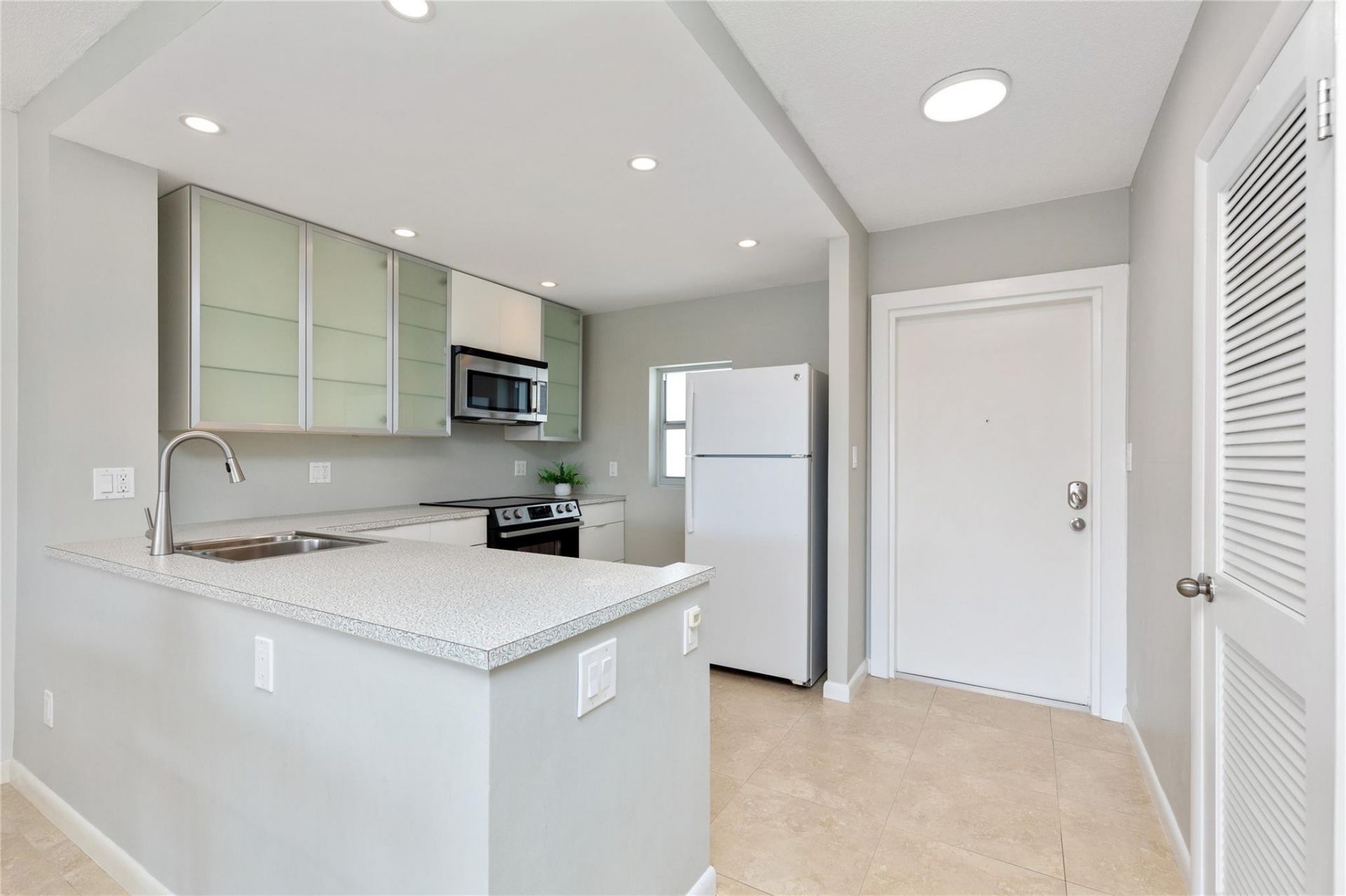 390 N Federal Highway, Unit 301, Deerfield Beach, FL 33441 Photo