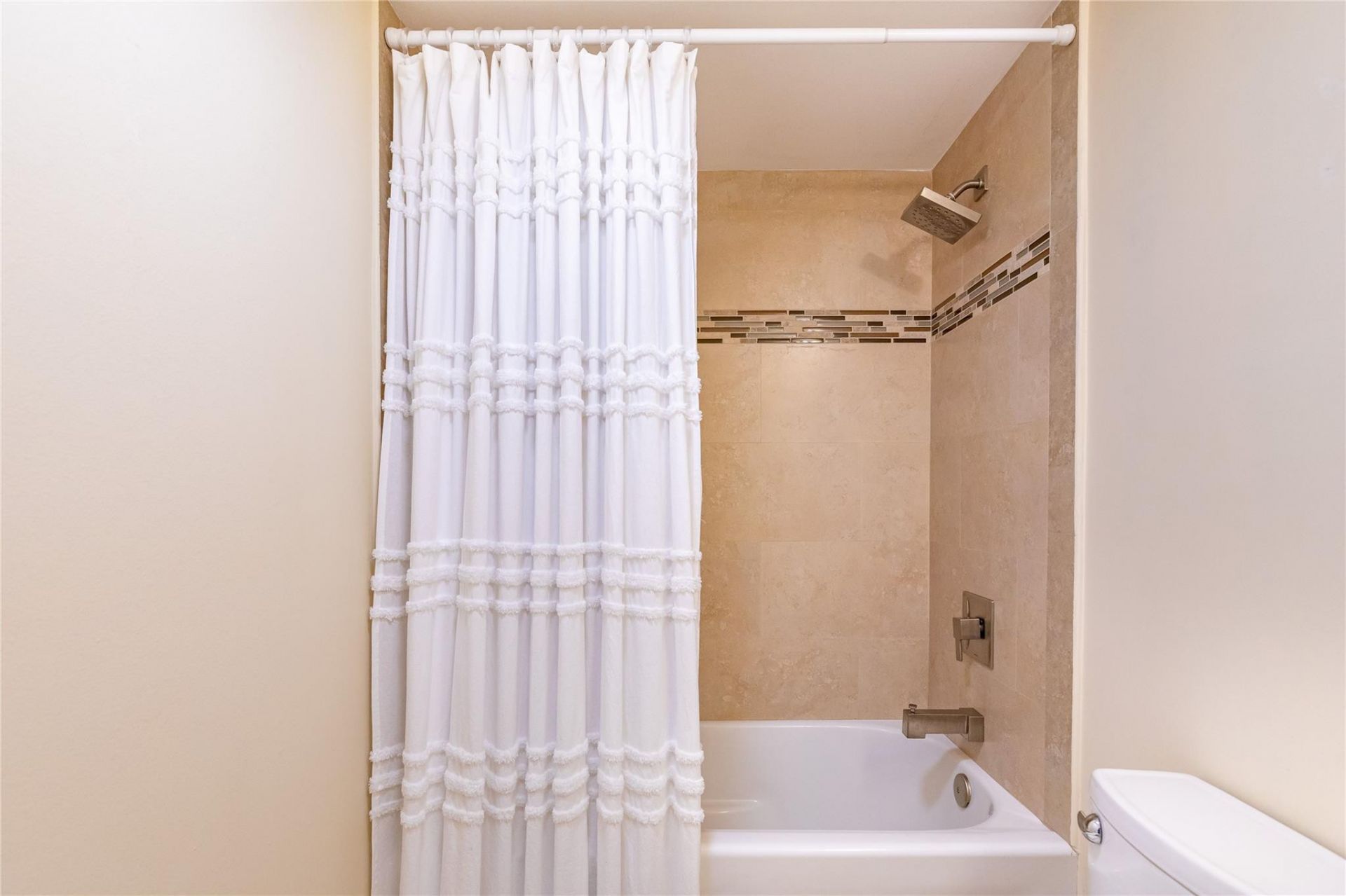 390 N Federal Highway, Unit 301, Deerfield Beach, FL 33441 Photo