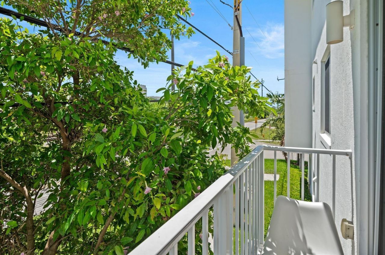 2651 NE 212th Terrace, Unit 201, Aventura, FL 33180 Photo