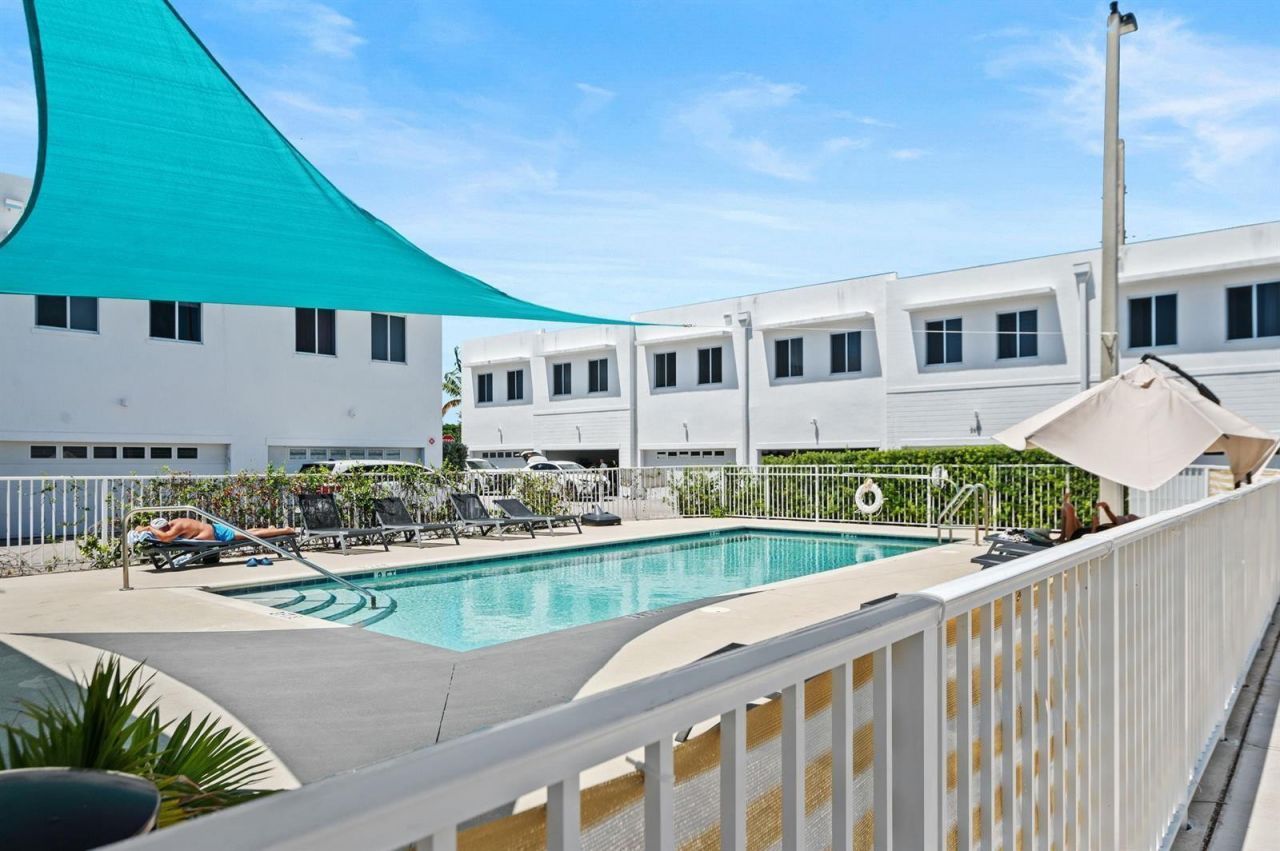 2651 NE 212th Terrace, Unit 201, Aventura, FL 33180 Photo