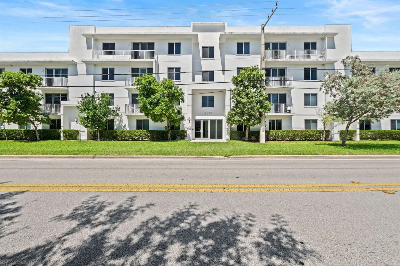 2651 NE 212th Terrace, Unit 201, Aventura, FL 33180 Photo