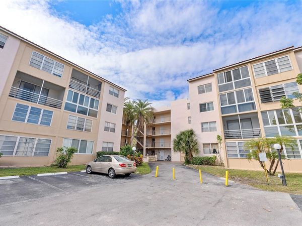 2811 Somerset Dr, Unit 408, Lauderdale Lakes, FL 33311