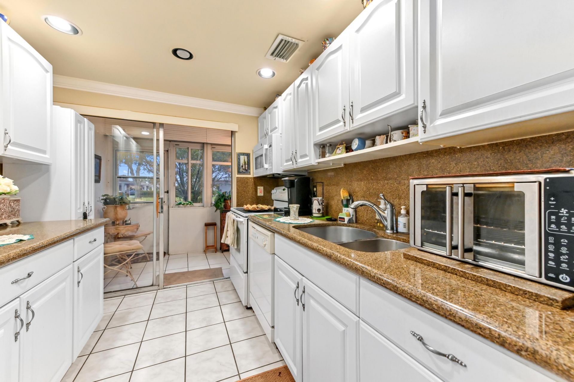 6 Abbey Lane, Unit 104, Delray Beach, FL 33446 Photo
