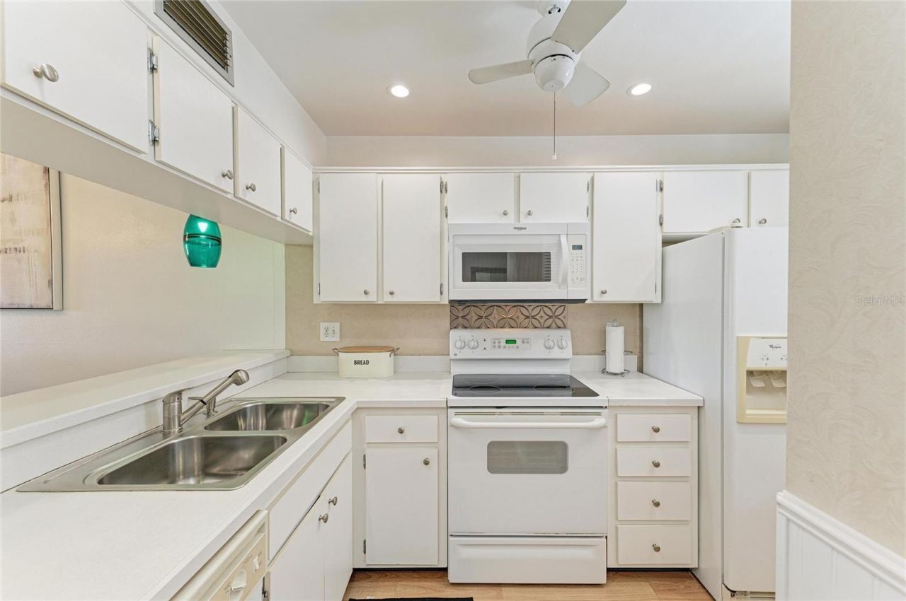 408 Cerromar Circle, Unit 335, Venice, FL 34293 Photo