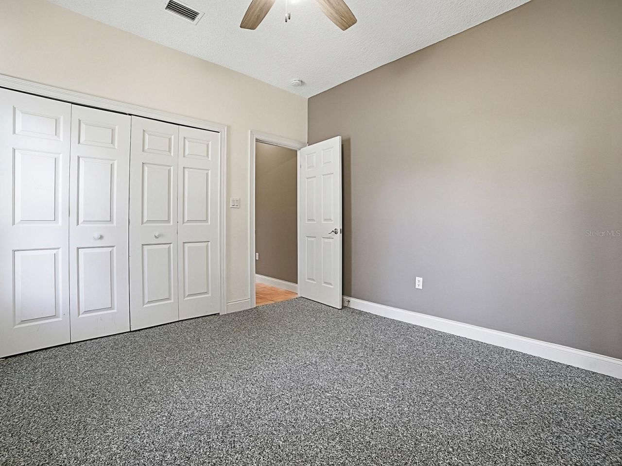 592 Crescent Street, Umatilla, FL 32784 Photo