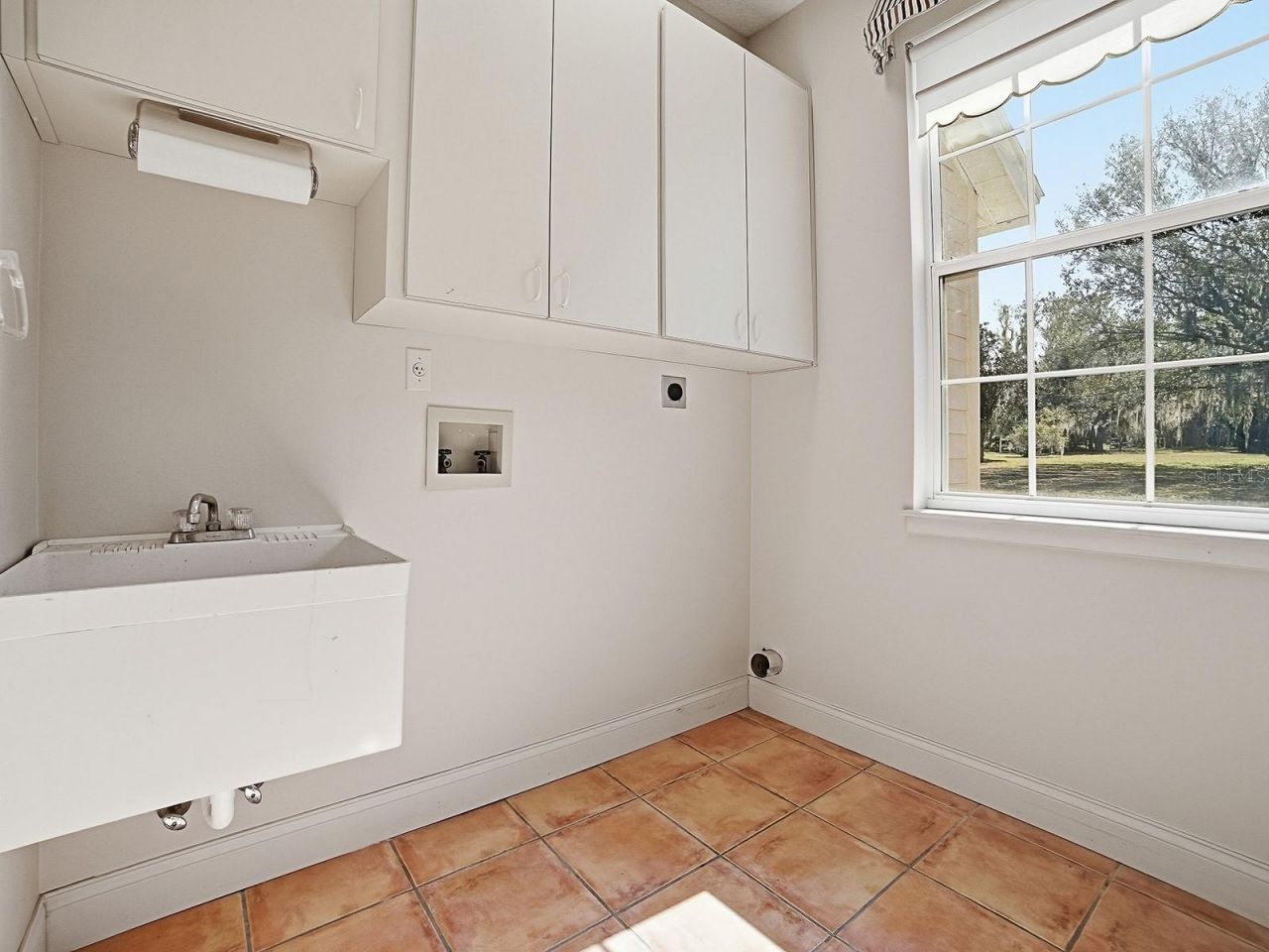 592 Crescent Street, Umatilla, FL 32784 Photo