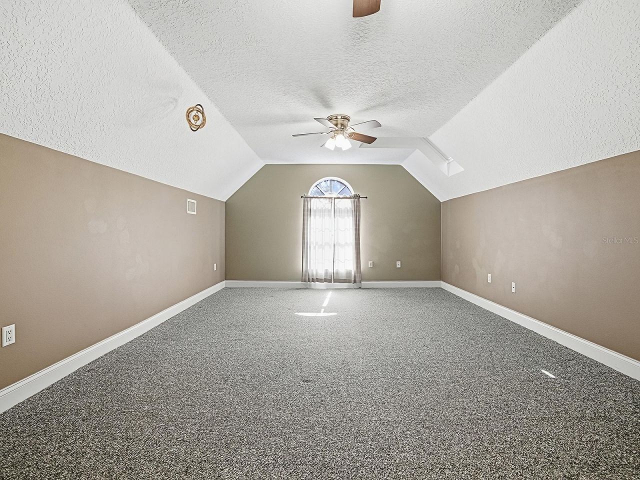 592 Crescent Street, Umatilla, FL 32784 Photo