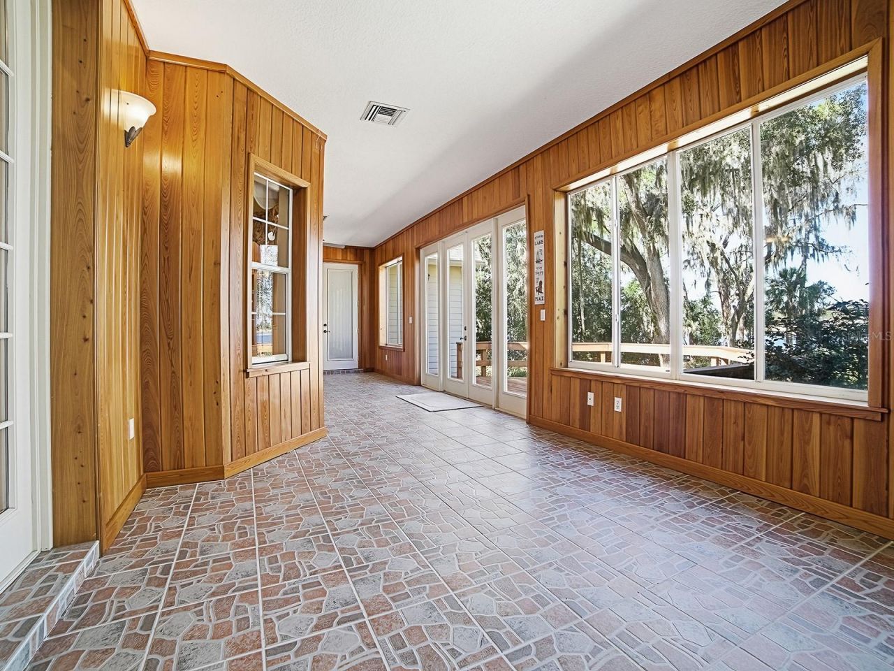 592 Crescent Street, Umatilla, FL 32784 Photo