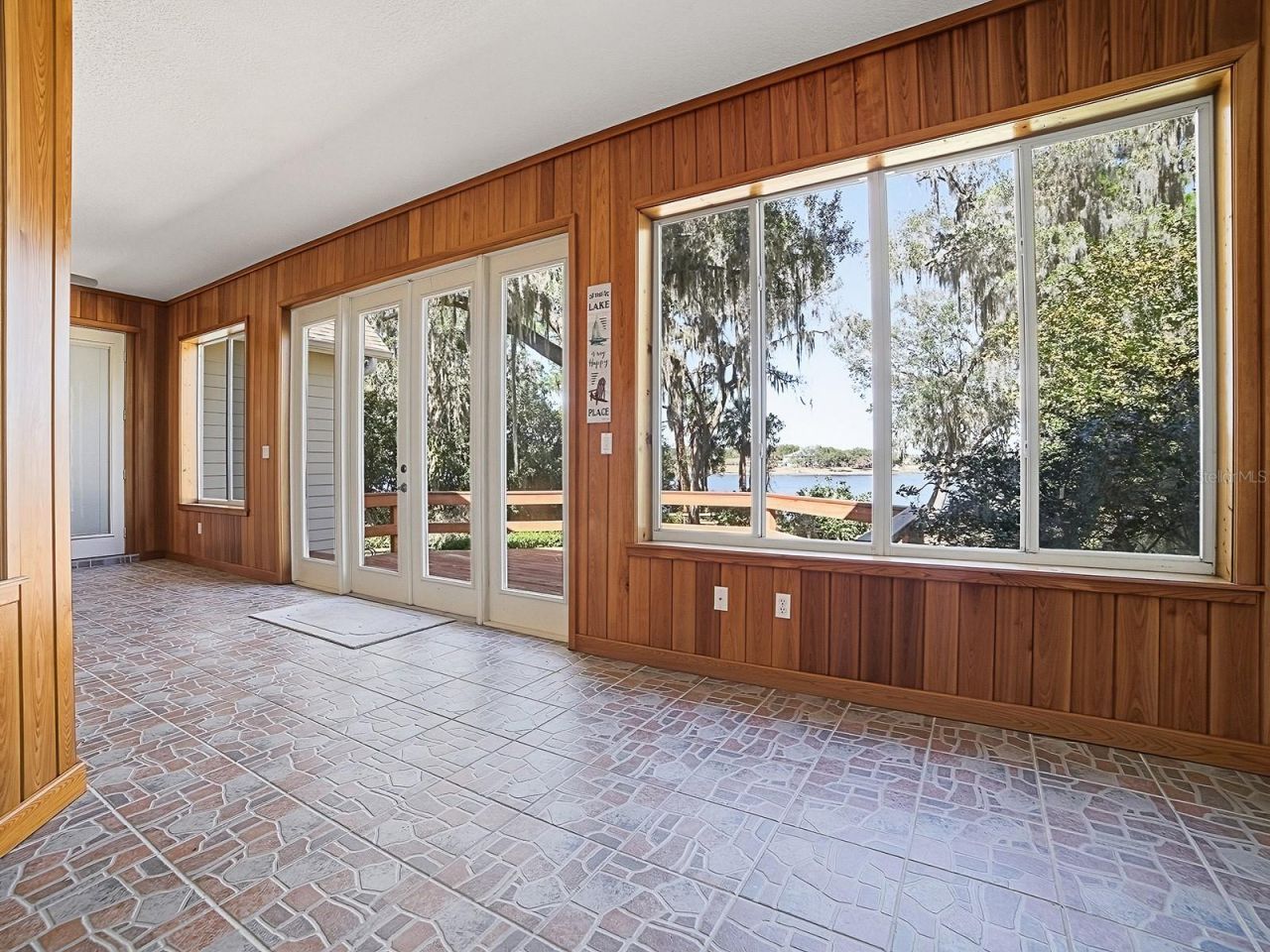 592 Crescent Street, Umatilla, FL 32784 Photo