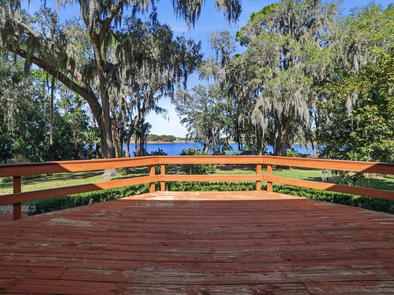 592 Crescent Street, Umatilla, FL 32784 Photo