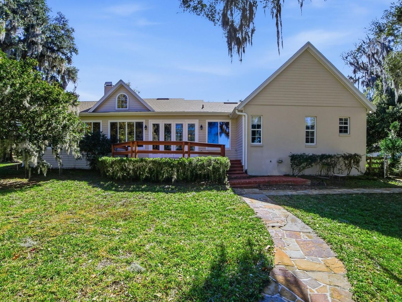 592 Crescent Street, Umatilla, FL 32784 Photo