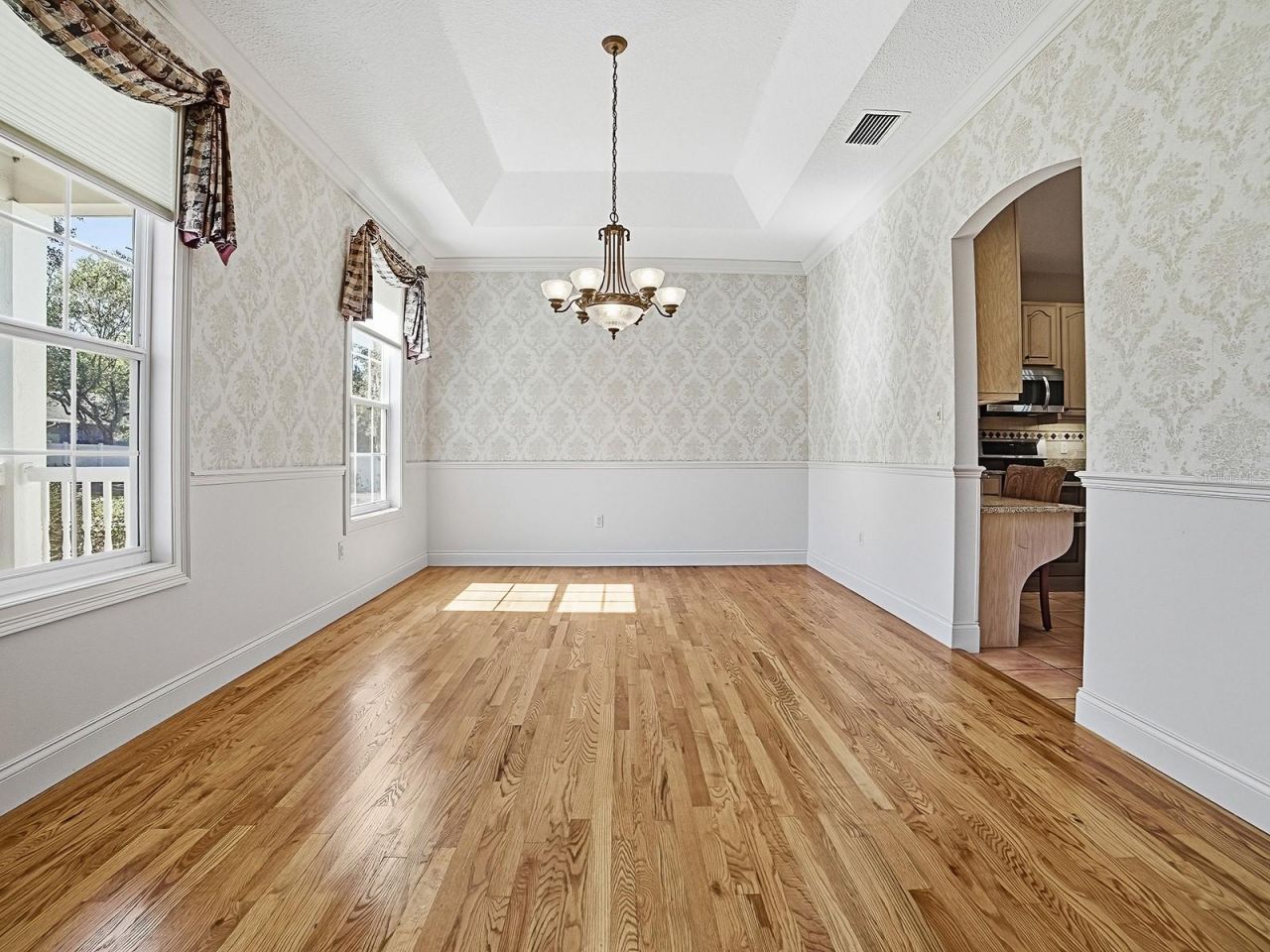 592 Crescent Street, Umatilla, FL 32784 Photo