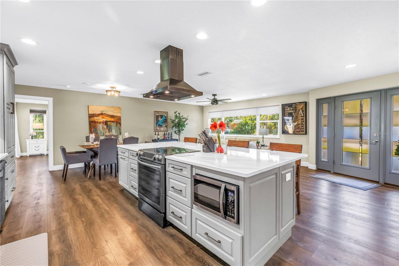 8261 28th Avenue N, Saint Petersburg, FL 33710 Photo